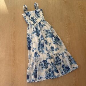 4/$20 Girl’s size 8 Floral Blue and White Dress